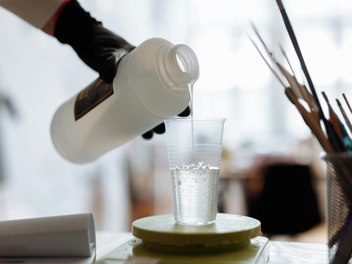 Aplicarea 2-imidazolidinona în producția de plastic